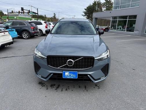 Thunder Grey Metallic 2023 Volvo XC60 B5 Plus Dark Theme