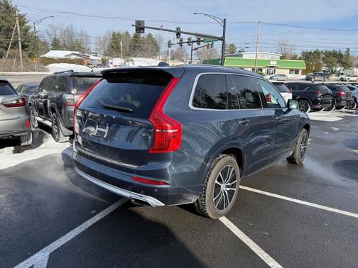 2020 Volvo XC90 T6 Momentum