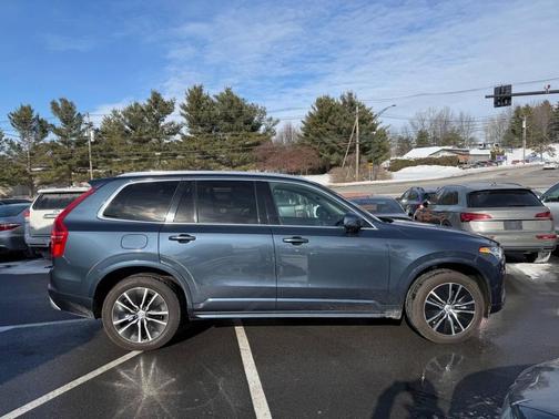 2020 Volvo XC90 T6 Momentum