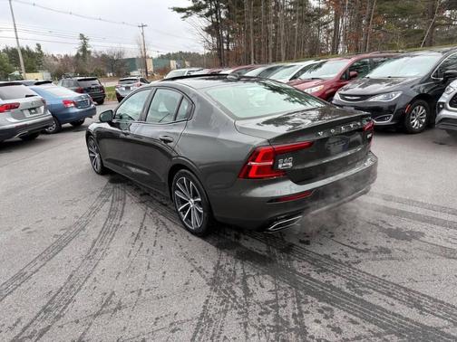 2022 Volvo S60 T5 Momentum