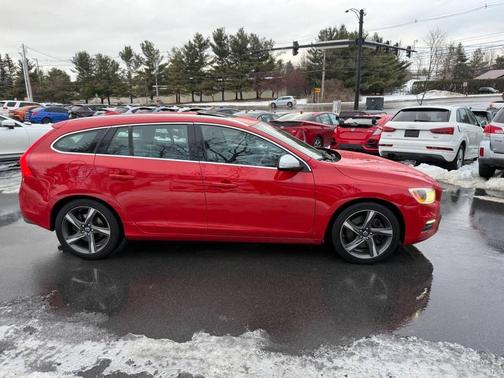 2015 Volvo V60 T6 R-Design Platinum