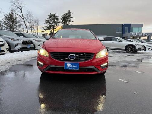 2015 Volvo V60 T6 R-Design Platinum