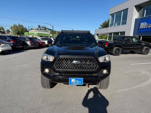 Midnight Black Metallic 2018 Toyota Tacoma TRD Sport