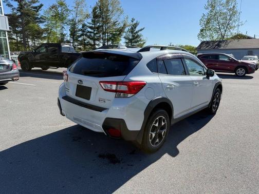 Crystal White Pearl 2019 Subaru Crosstrek 2.0i Premium