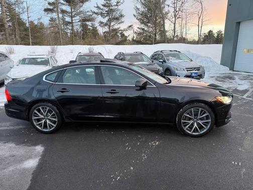 2017 Volvo S90 T6 Momentum