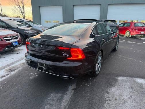 2017 Volvo S90 T6 Momentum