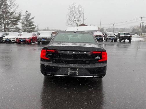 2017 Volvo S90 T6 Momentum