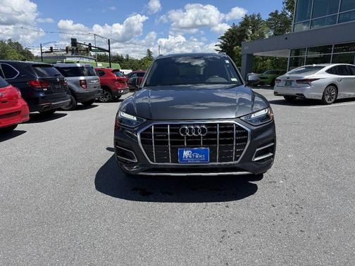 Manhattan Gray Metallic 2023 Audi Q5 40 Premium
