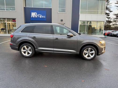 2023 Audi Q7 45 Premium Plus