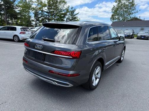 Samurai Gray Metallic 2023 Audi Q7 45 Premium Plus