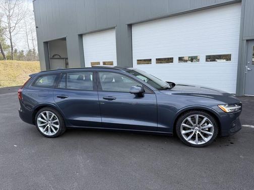 2020 Volvo V60 T5 Momentum