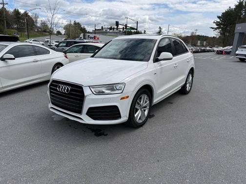 Cortina White 2018 Audi Q3 2.0T Premium
