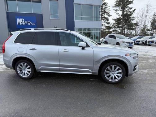 2018 Volvo XC90 T6 Momentum