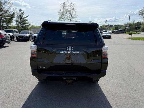 Midnight Black Metallic 2017 Toyota 4Runner SR5