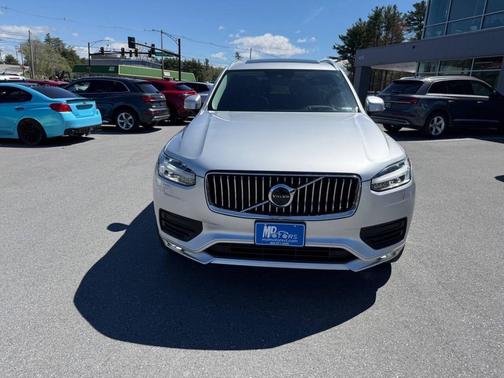 Bright Silver Metallic 2021 Volvo XC90 T6 Momentum