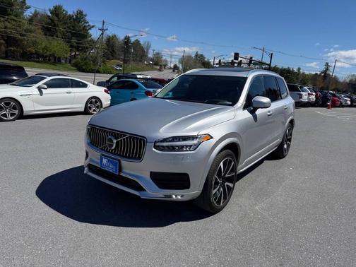 Bright Silver Metallic 2021 Volvo XC90 T6 Momentum