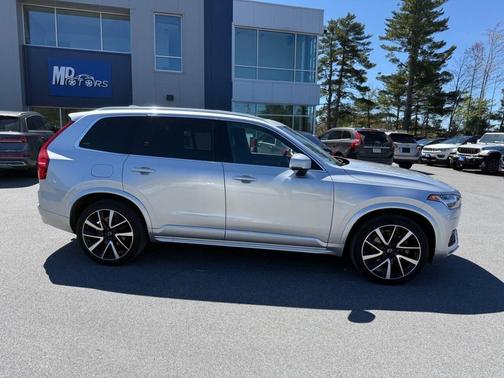 Bright Silver Metallic 2021 Volvo XC90 T6 Momentum