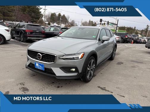 2025 Volvo V60 Cross Country Plus, B5 AWD Gas (mild hybrid)