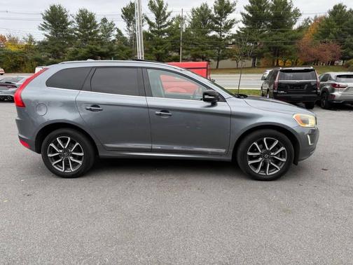 2017 Volvo XC60 T6 Dynamic