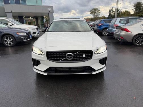2022 Volvo S60 Recharge Plug-In Hybrid T8 R-Design Expression