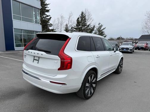 2024 Volvo XC90 Recharge Plug-In Hybrid T8 Plus Bright Theme 7-Seater