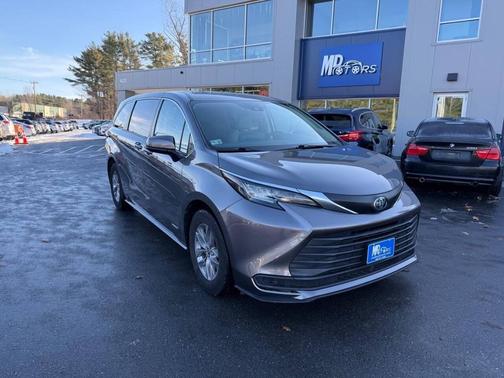 2021 Toyota Sienna LE