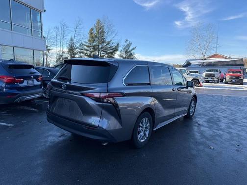 2021 Toyota Sienna LE