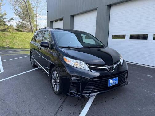 2019 Toyota Sienna LE