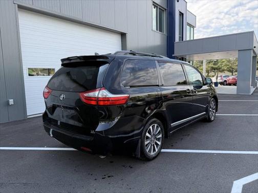 2019 Toyota Sienna LE