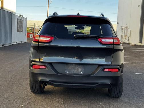 2016 Jeep Cherokee Sport