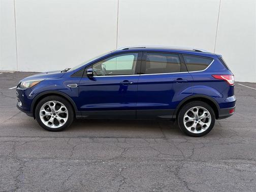 Photo 3 of 32 of 2016 Ford Escape Titanium