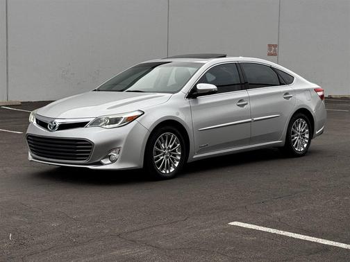 Silver 2013 Toyota Avalon Hybrid Limited