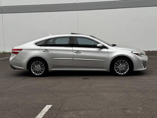 Silver 2013 Toyota Avalon Hybrid Limited