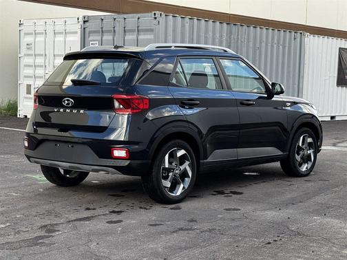 2024 Hyundai VENUE SEL