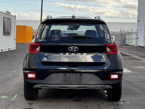 2024 Hyundai VENUE SEL