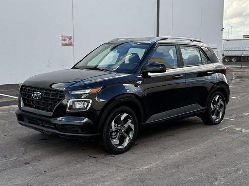 2024 Hyundai VENUE SEL