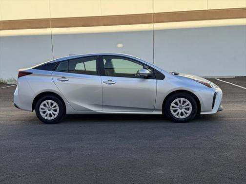 2022 Toyota Prius L