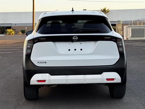 2025 Nissan Kicks SV