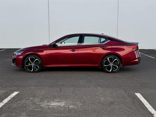 Red 2023 Nissan Altima SR