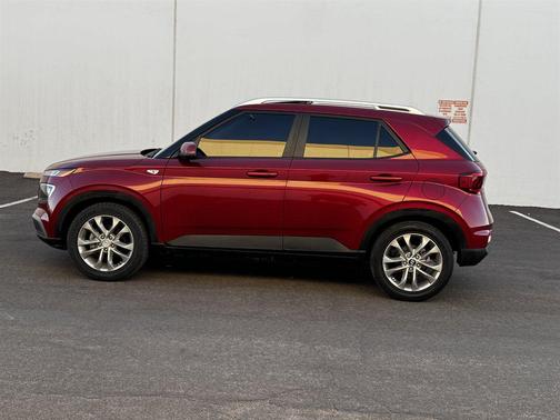 2024 Hyundai VENUE SEL