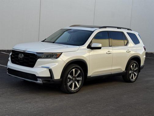 2023 Honda Pilot Touring 8-Passenger
