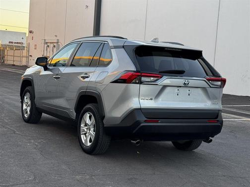 2021 Toyota RAV4 Hybrid LE