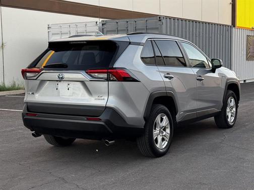 2021 Toyota RAV4 Hybrid LE