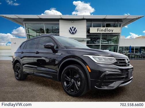 Deep Black Pearl Effect 2024 Volkswagen Tiguan 2.0T SE R-Line Black