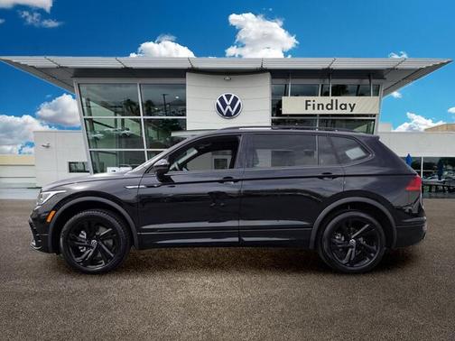 Deep Black Pearl Effect 2024 Volkswagen Tiguan 2.0T SE R-Line Black