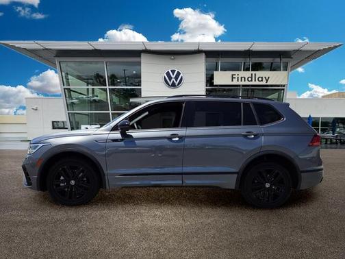 Platinum Gray Metallic 2022 Volkswagen Tiguan 2.0T SE R-Line Black