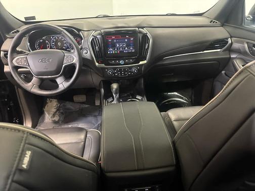 Mosaic Black Metallic 2024 Chevrolet Traverse Limited Premier
