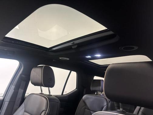 Mosaic Black Metallic 2024 Chevrolet Traverse Limited Premier