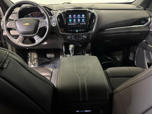 Sterling Gray Metallic 2023 Chevrolet Traverse LT Leather