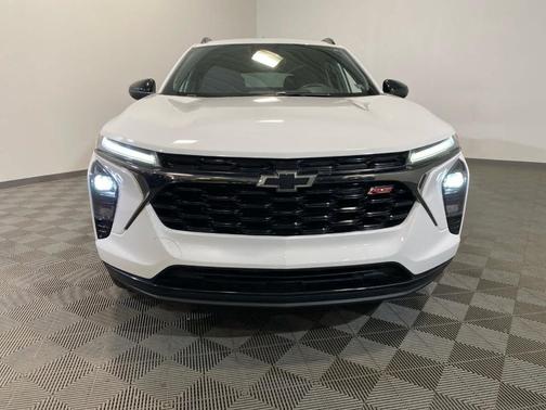 Summit White 2024 Chevrolet Trax 2RS